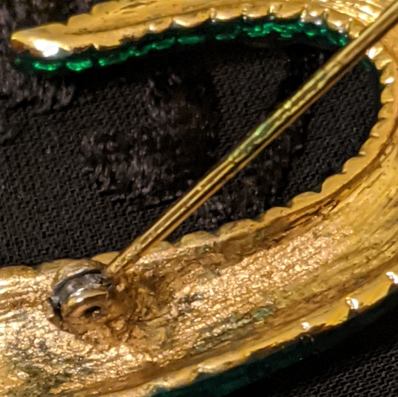 Kenneth Lane Vintage green enamel with pearl cabochon stones brooch - Picture 10 of 11